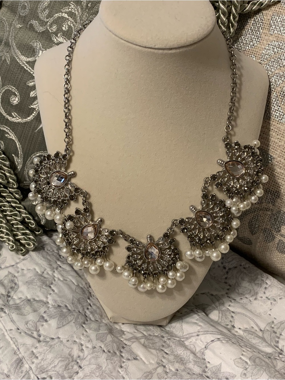 New York & Com Vintage statement necklace